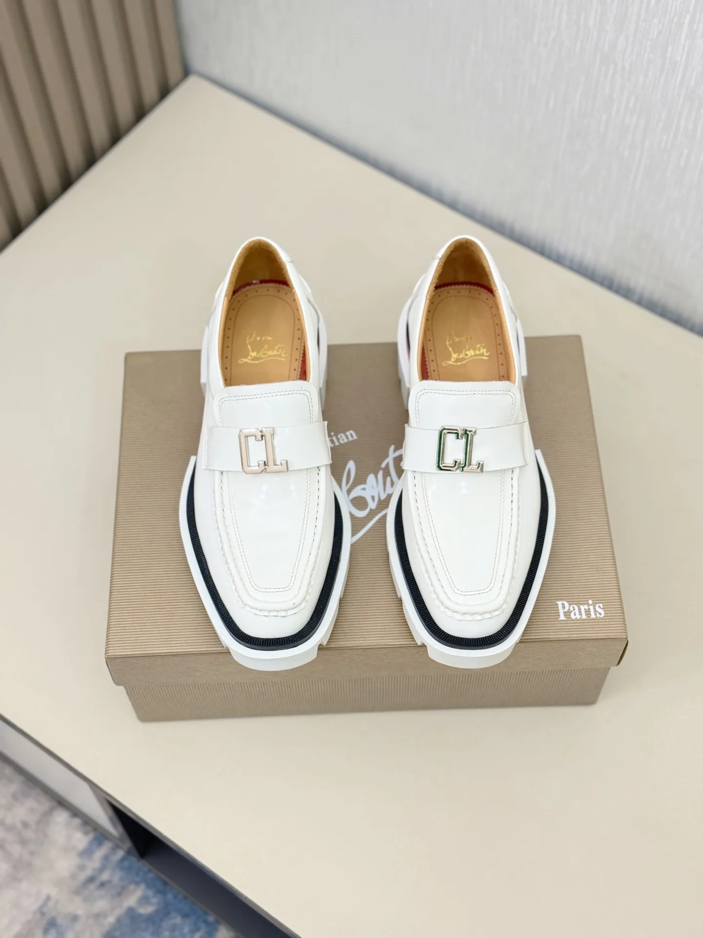 [CL～High-end men’s red-soled shoes] Top P: 880💰. Size: 39-44 (38.45.46 can be customized) 🆑Top original order purchasing agent Imported open-edge bead fabric and water-dyed cowhide inside 🉑️ Imported TPU rubber sole, wear-resistant and non-slip, full of European style.